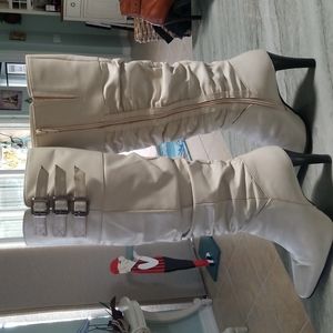 Leather off whiteboots, worn once, size 8.5,